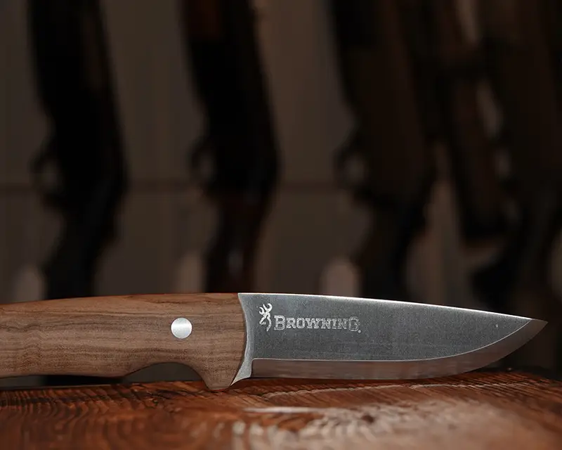 Un large choix de couteaux de chasse